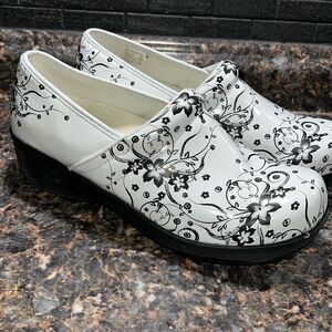 Safe step clogs
Sz 11